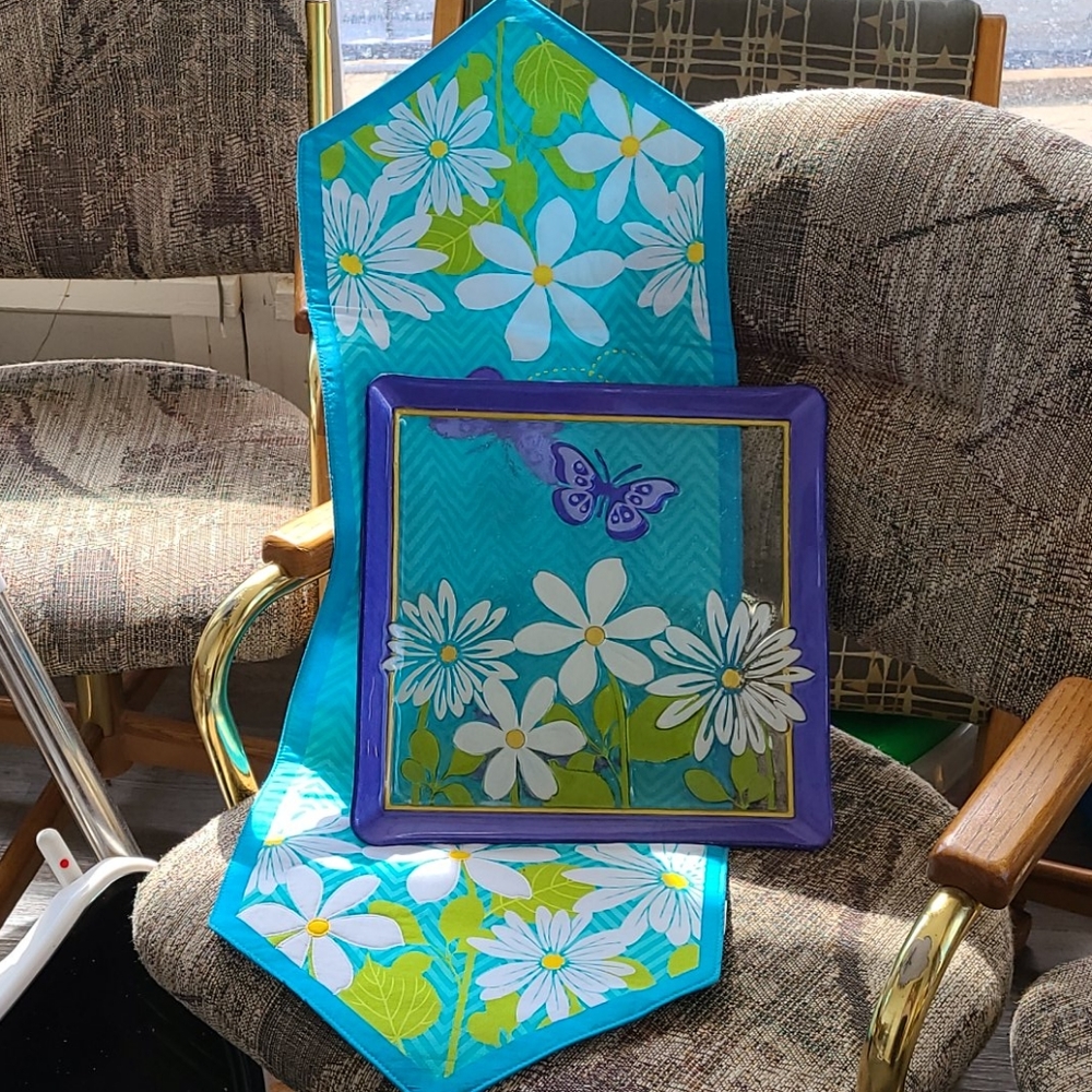 Glass plate and runner
